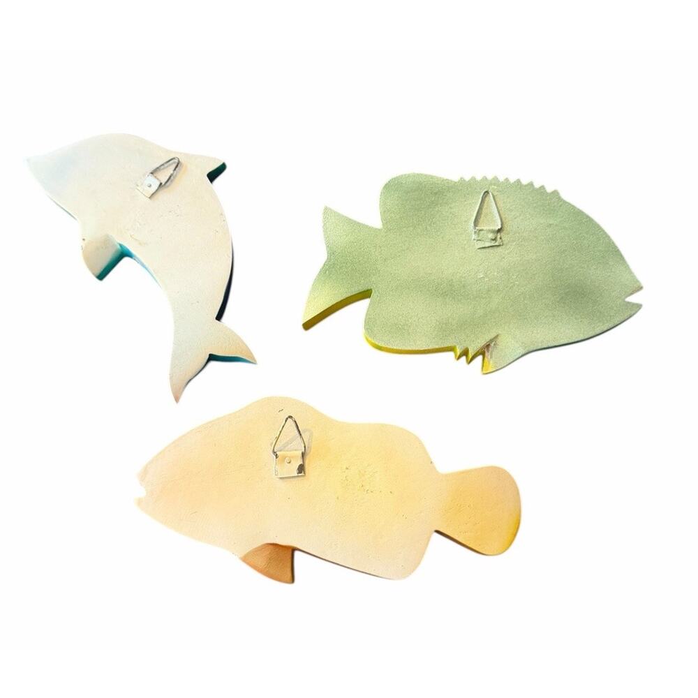 VINTAGE Set Of 3 Tropical Fish & Dolphin Wall Decor Hand Painted Wood 3499-65 - Picture 2 of 8